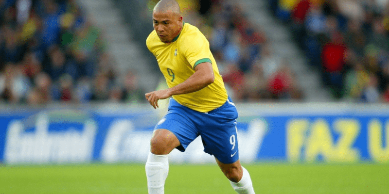 4 lý do Ronaldo xứng đáng với biệt danh Người ngoài hành tinh