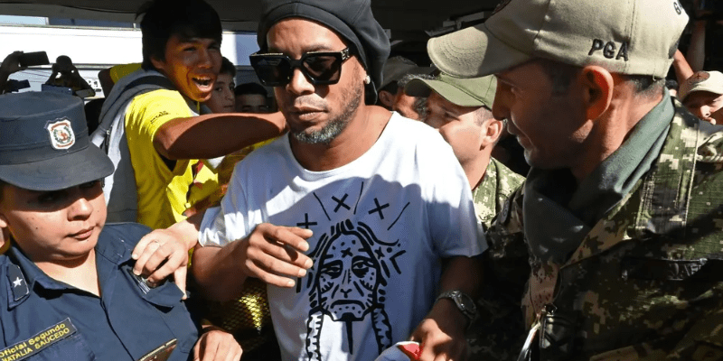 Diễn biến vụ án Ronaldinho bị bắt ở Paraguay