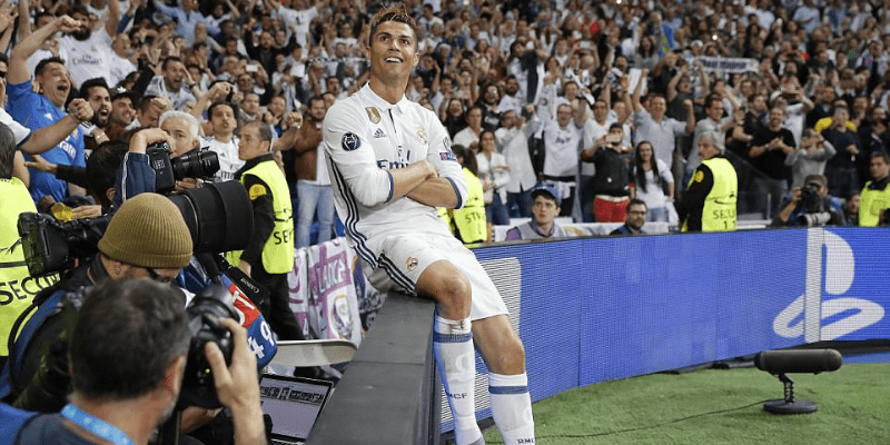 Nguồn gốc Ronaldo ăn mừng bàn thắng SIUUU