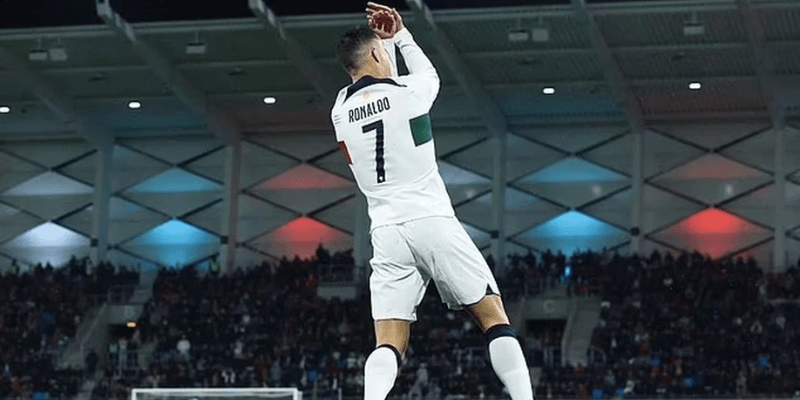 Những kiểu Ronaldo ăn mừng bàn thắng nổi bật khác