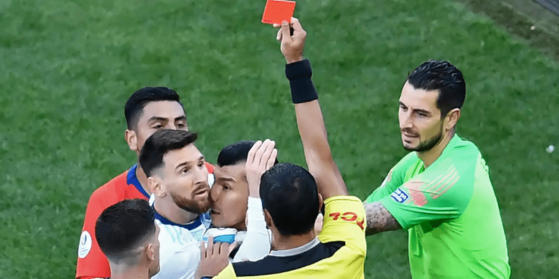 Những nguyên nhân sâu xa dẫn đến hành động của Messi