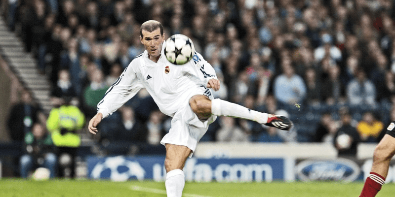 Những tranh cãi xung quanh quyết định đưa Zidane trở lại sớm