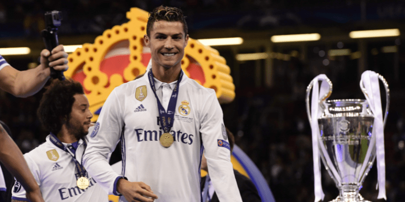 Ronaldo so với các cầu thủ xuất sắc khác tại Champions League