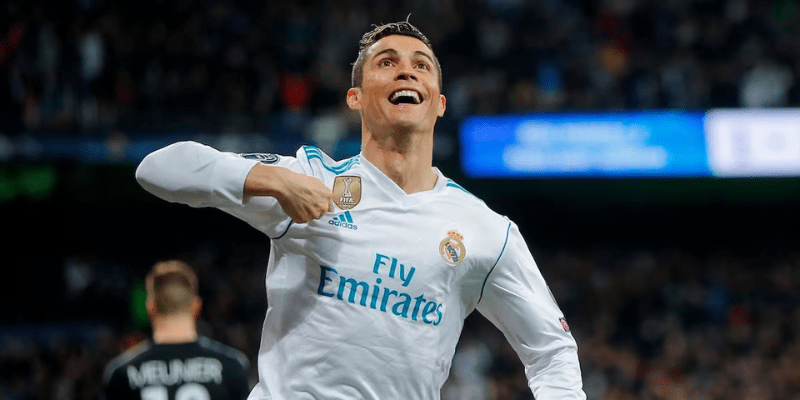 Tại sao Ronaldo bị fan Real huýt sáo la ó