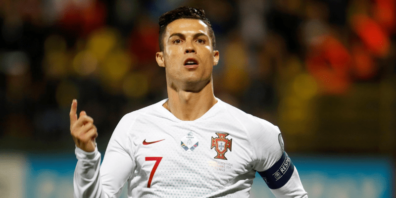 Tại sao Ronaldo lại có mức lương cao kỷ lục như vậy