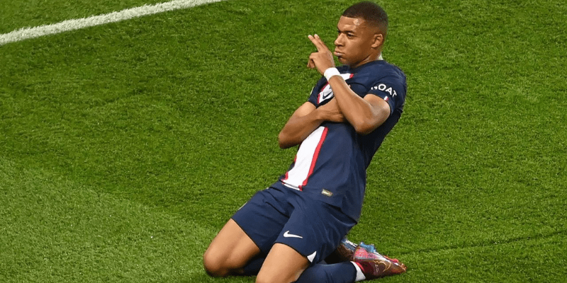 Vì sao Mbappe luôn sáng tạo kiểu ăn mừng mới