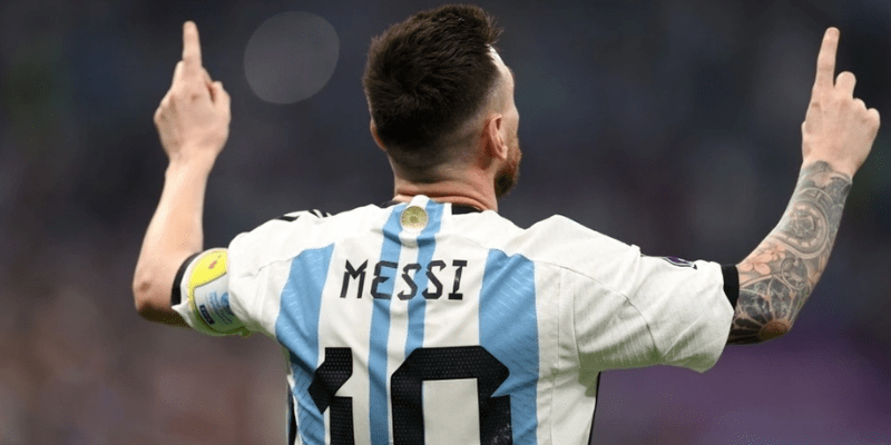 Vì sao cách ăn mừng bàn thắng của Messi luôn gây sốt